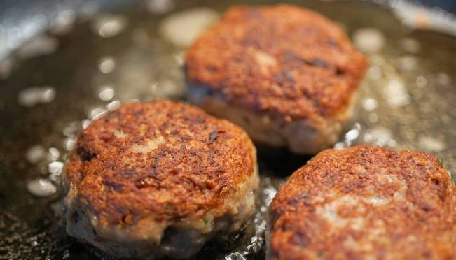 old 130387 В России трехлетний ребенок и котенок съели котлету и умерли