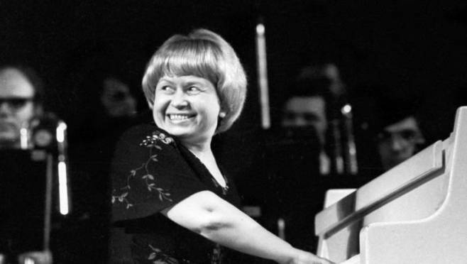 old 130527 Пахмутова справляет день рождения впервые без мужа Добронравова: Лещенко о состоянии пианистки