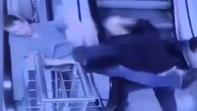 old 130609 В Петербурге возбудили уголовное дело после падения мужчины с эскалатора