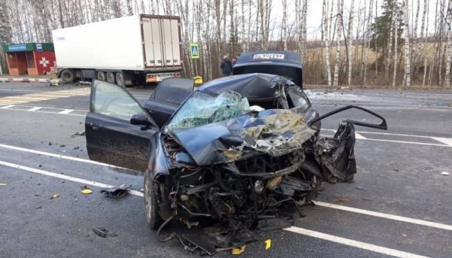 old 130716 В Мордовии 18-летний водитель на иномарке влетел в грузовик