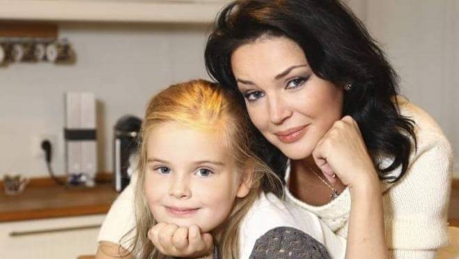 old 130766 По стопам отца: дочь Абдулова снимается в новогоднем кино