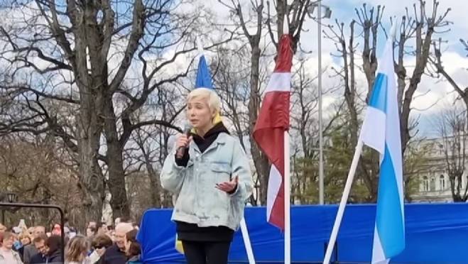 old 130776 Актриса Чулпан Хаматова призналась, зачем выходит перед латышской публикой с разбитым носом