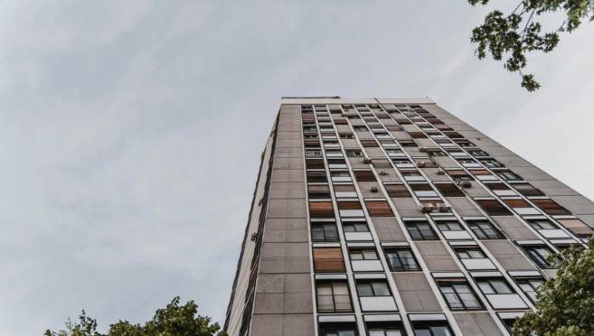 old 130799 В Петербурге 16-летнюю школьницу нашли под окнами многоэтажки