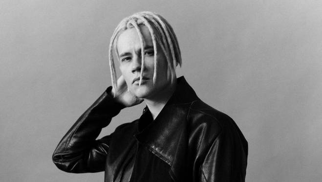 old 130966 SHAMAN: Шарлот, сжегший паспорт РФ, умер