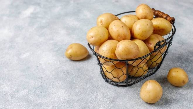 old 131000 В Петербурге мужчина пробил в магазине продукты по цене картофелины