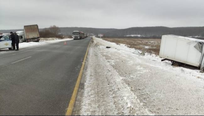 old 131003 В Рузаевском районе столкнулись два грузовика