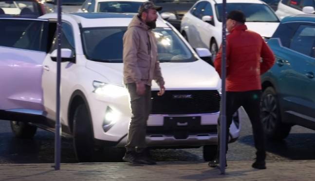 old 131041 В Челябинске таксист проколол колесо популярному блогеру