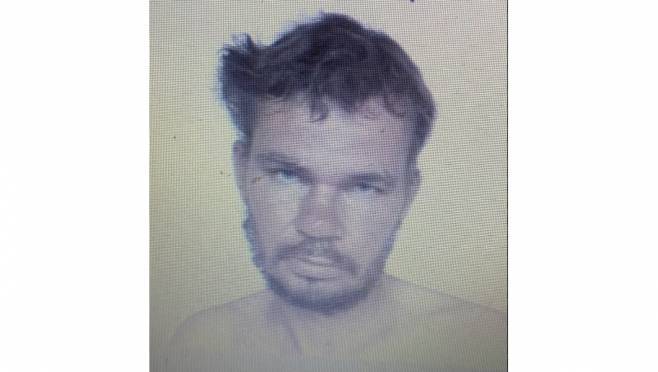 old 131067 В Саранске ищут мужчину в джинсах и кожаных туфлях