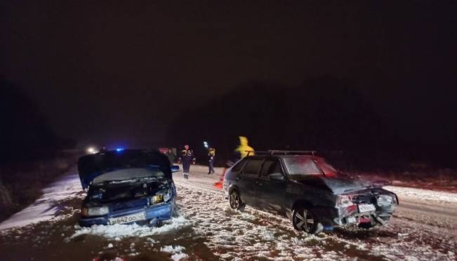 old 131128 В Саранске ВАЗ влетел в припаркованный автомобиль – пострадал водитель