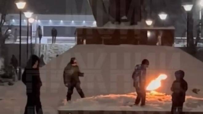 old 131202 В Нижнем Новгороде мать ответит за поступок школьника, тушившего Вечный огонь