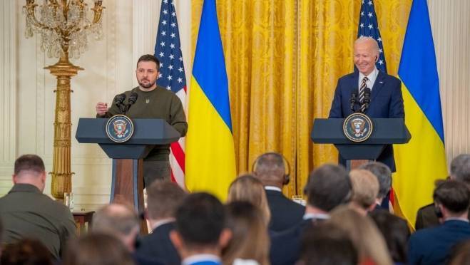 old 131592 Во Франции уверены, что совсем скоро США помогут России добить Украину