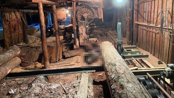 old 131633 В Бурятии мужчина случайно распилил рабочего на пилораме