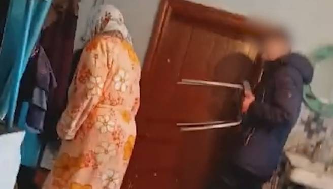 old 131674 В Новосибирской области двое подростков издевались над пожилой пенсионеркой