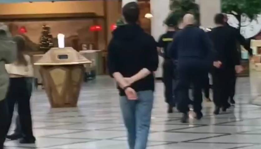 old 132014 В Екатеринбурге подросток открыл стрельбу в ТЦ