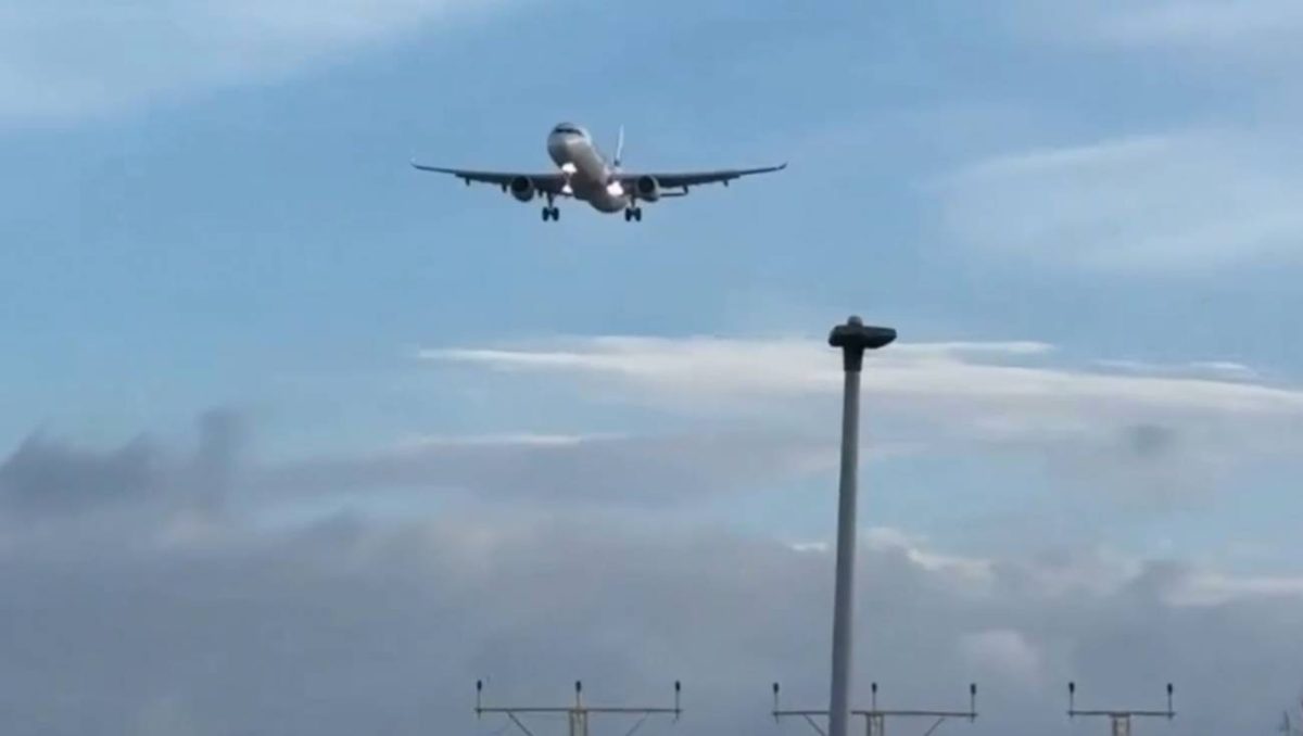 В Сети опубликовали видео с последствиями сильнейшего шторма в Великобритании