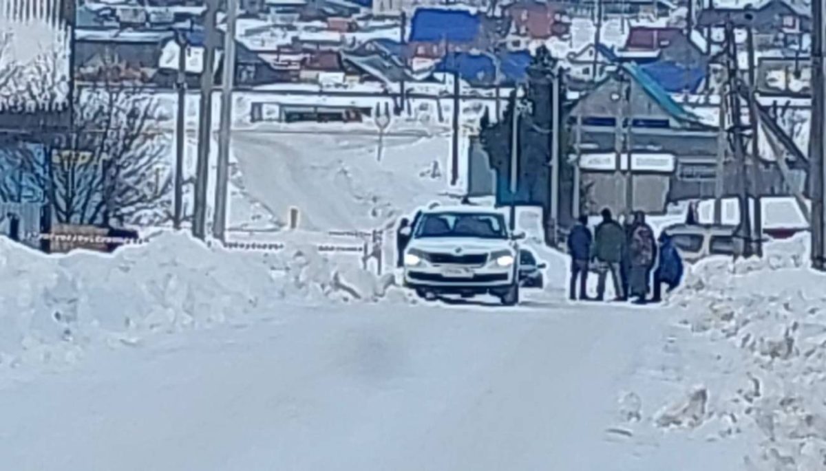 В Прикамье неизвестный зарубил топором лесника и его супругу