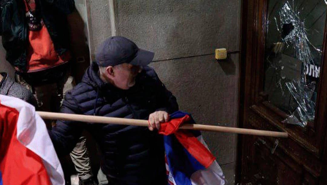 old 132099 Президент Сербии признался в том, что творится в стране, охваченной беспорядками: раненые полицейские, 35 задержанных