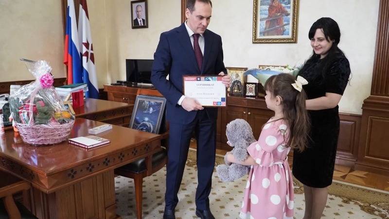 Благодаря "Елке желаний" юная жительница Мордовии поплавала с дельфинами 9 Благодаря "Елке желаний" юная жительница Мордовии поплавала с дельфинами old 132333 Благодаря "Елке желаний" юная жительница Мордовии поплавала с дельфинами