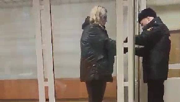 old 132975 В суде рассказали, что сделали с рок-поклонницей, избившей ОМОНовца на концерте в Петербурге