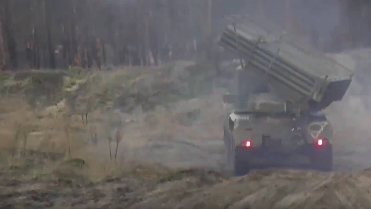 old 133506 Одессу, похоже, бомбят: жуткие взрывы заполонили весь город дымом
