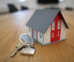 build a house 4503738 1280 На Украине у 80-летней учительницы конфисковали квартиру, признав ее сепаратисткой