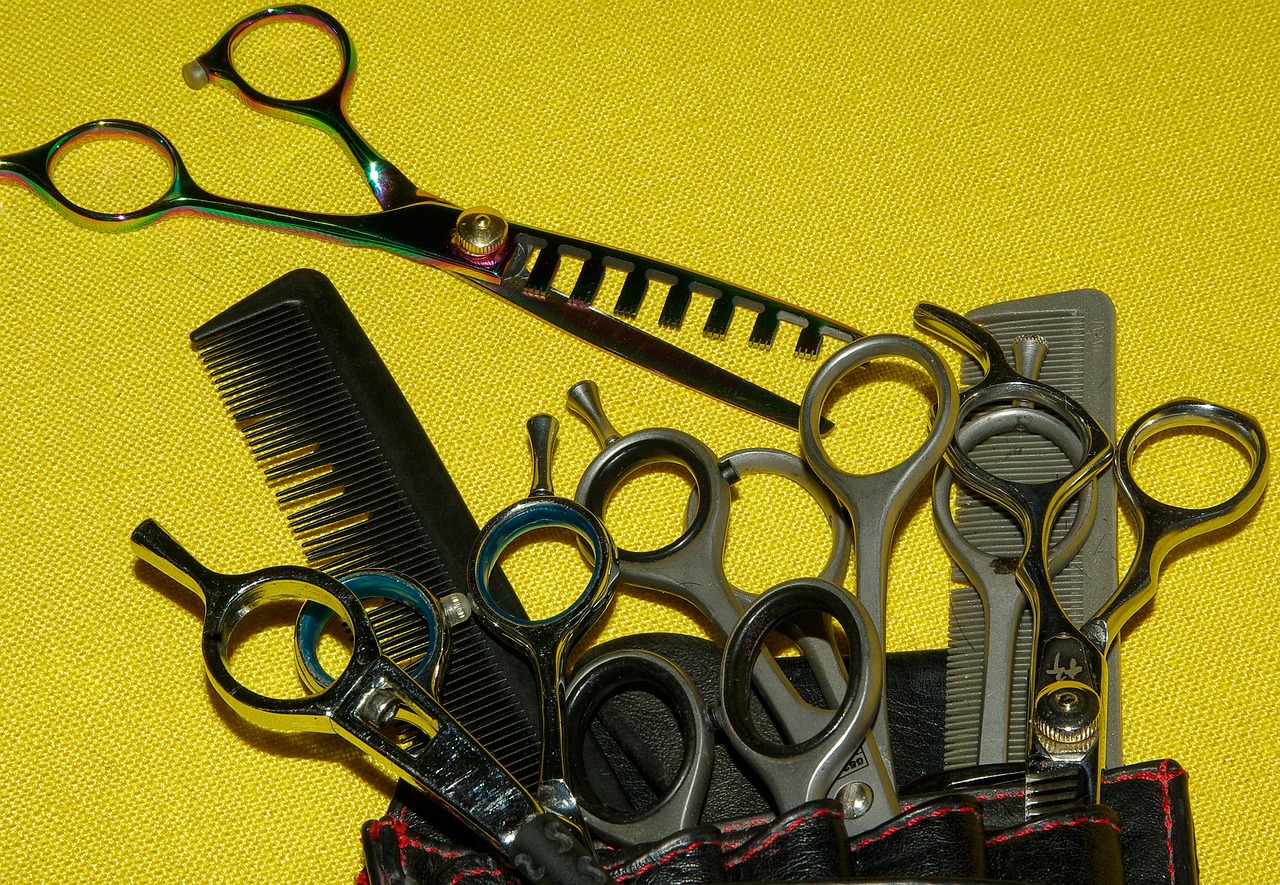 hairdresser 1098831 1280 Парикмахерша заставила пенсионерку убираться за отказ оплатить стрижку