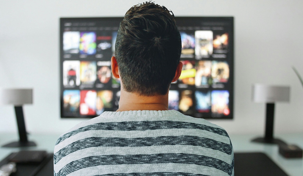 man 3774381 1280 На Украине объявили бой российским сериалам