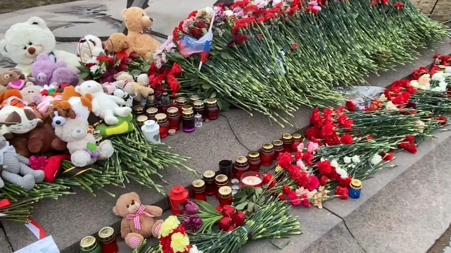 peterburg memorial В Петербурге организовали красивейший мемориал в память о погибших в теракте в «Крокус Холле»