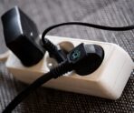 plug 3285062 1280 10-летнего мальчика парализовало после попытки зарядить телефон в автосалоне