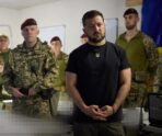 zelenskiy i voyaki На Украине объявили о проведении «контрударных действий»