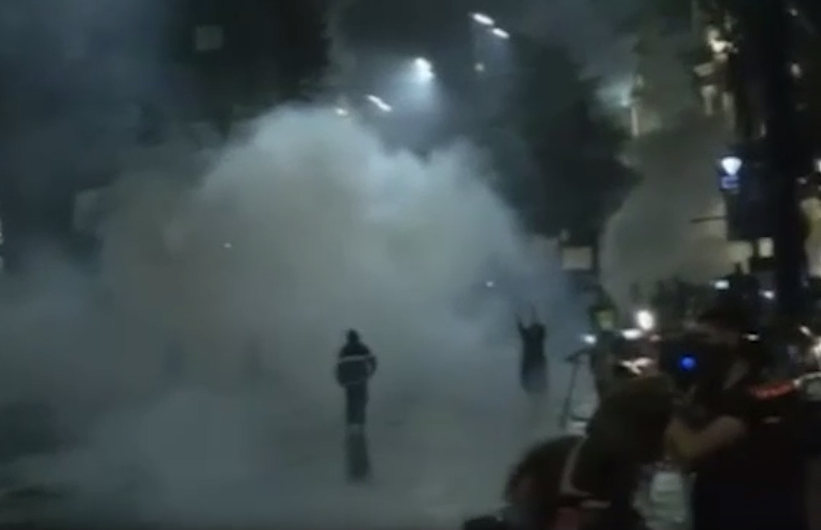 gruziya razgon lyudey rustaveli e1714512586332 Появилось видео разгона демонстрантов в Тбилиси: на проспекте Руставели звучит стрельба