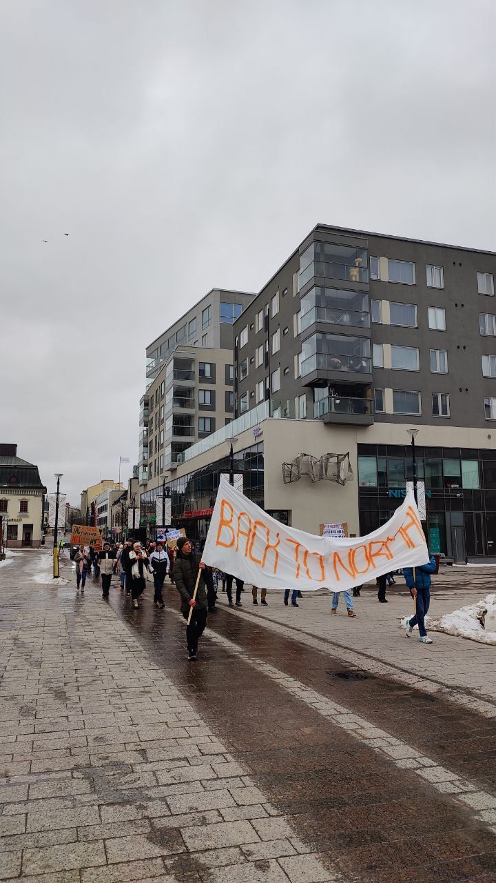 miting v finlyandii Жители Финляндии вышли на митинги, требуя открыть границы с Россией