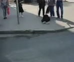 rebenka sbili e1712874004320 В Волгограде автоледи въехала в толпу детей: школьники – в реанимации