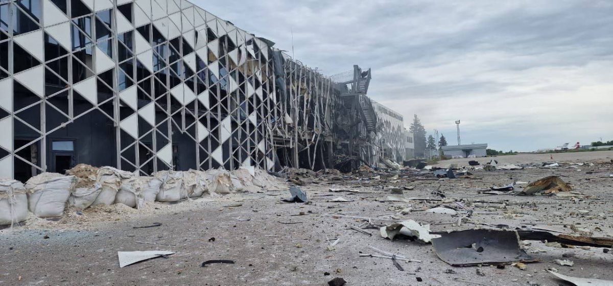 Российская армия разбомбила аэропорт в Запорожье со складом ВСУ