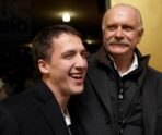b2rnceup7qe Зрители уходили посреди концерта уехавшего из России Смольянинова в Риге