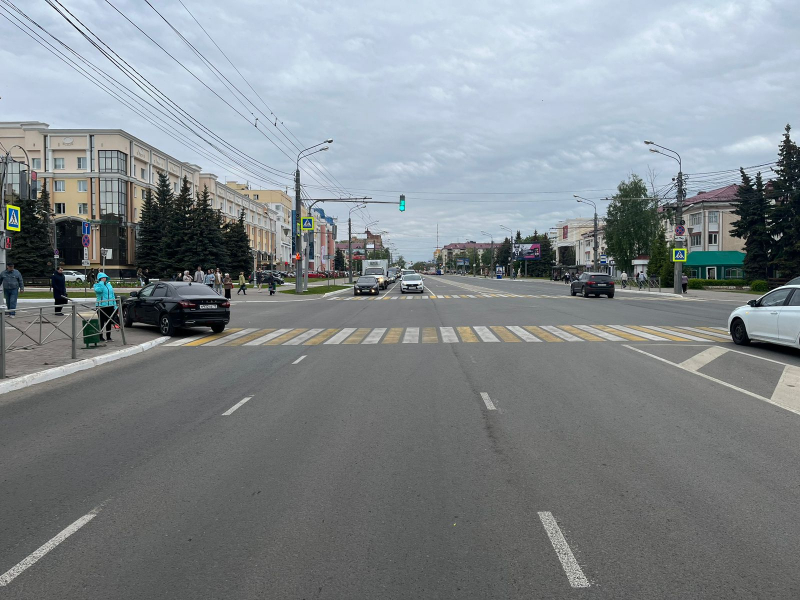leninskiy rayon 17.05. 800x600 1 В Саранске водитель залетел на тротуар и сбил подростка