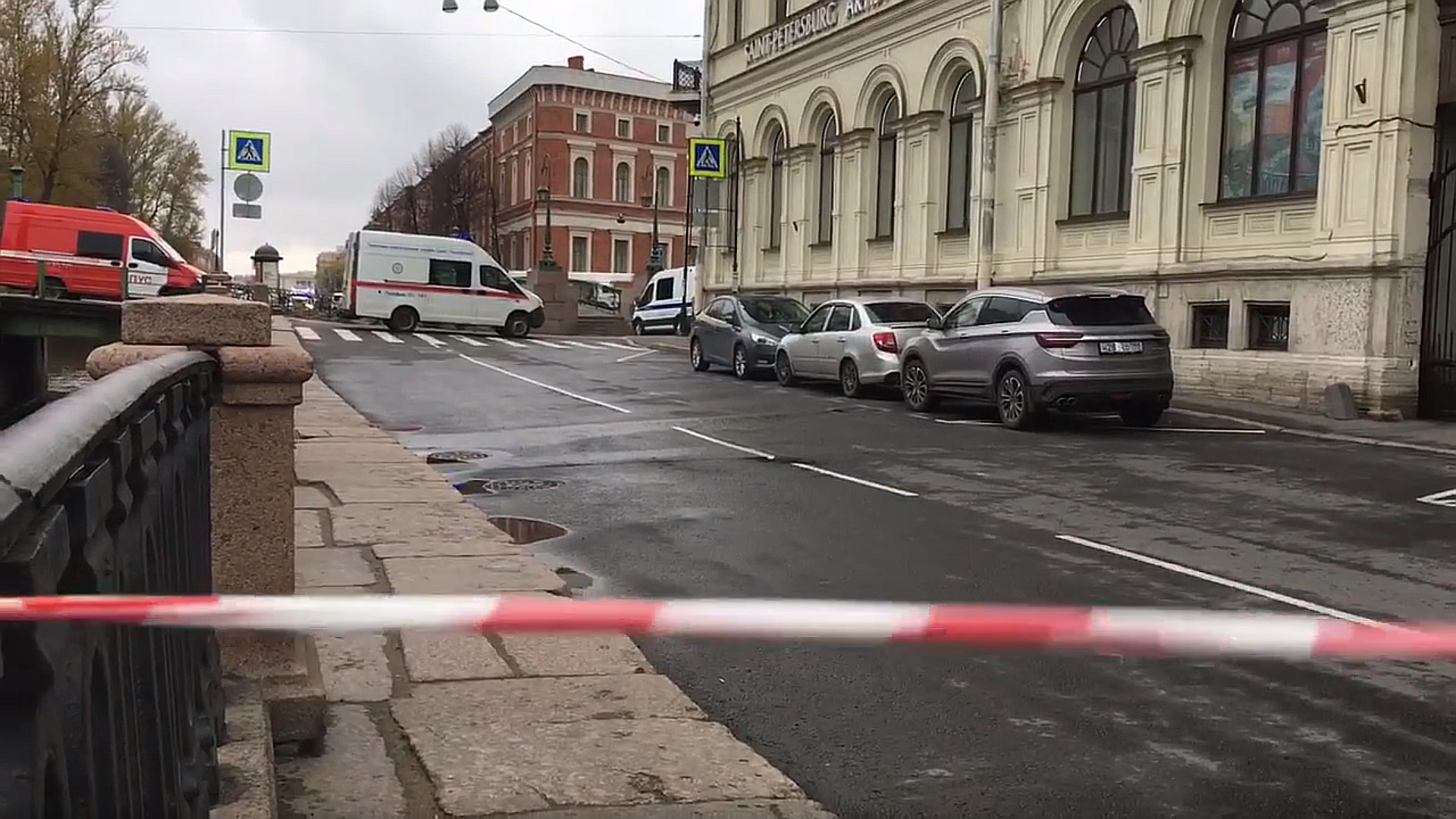 mesto padeniya moyka Водитель автобуса, упавшего в реку в Петербурге, признался, почему «уронил» машину в Мойку
