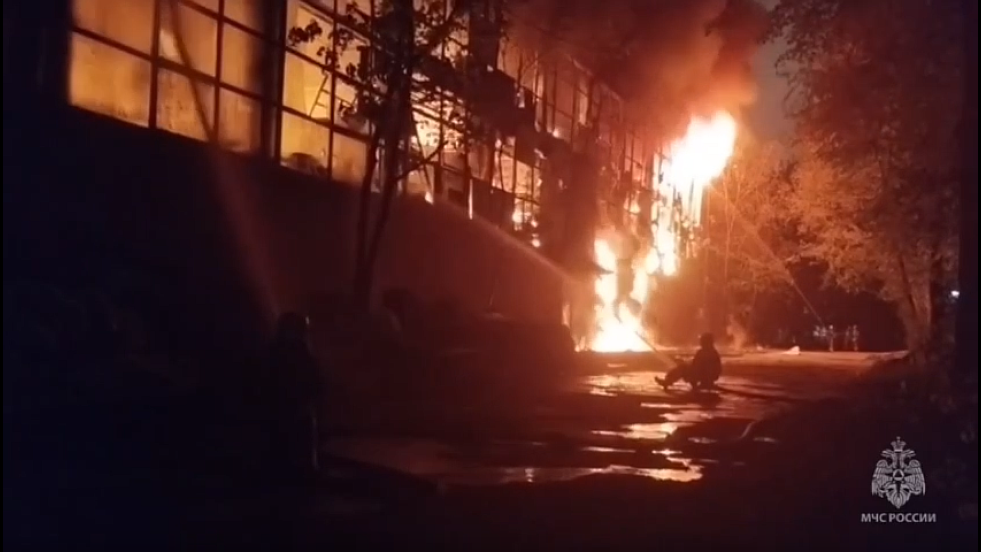 moskva gorit zavod В Москве полыхает завод: в здании могут быть люди