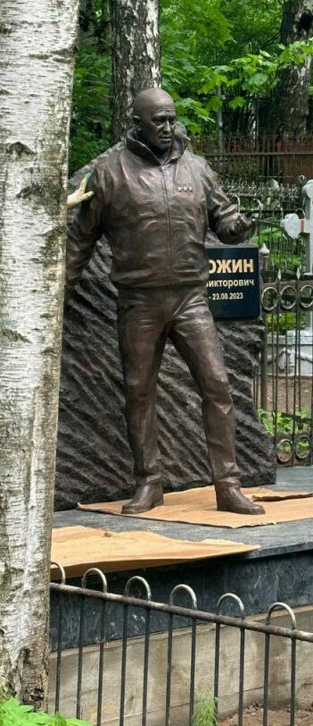 pamyatnik prigozhinu e1717003685402 Стало известно, кто отважился поставить памятник Евгению Пригожину в Петербурге
