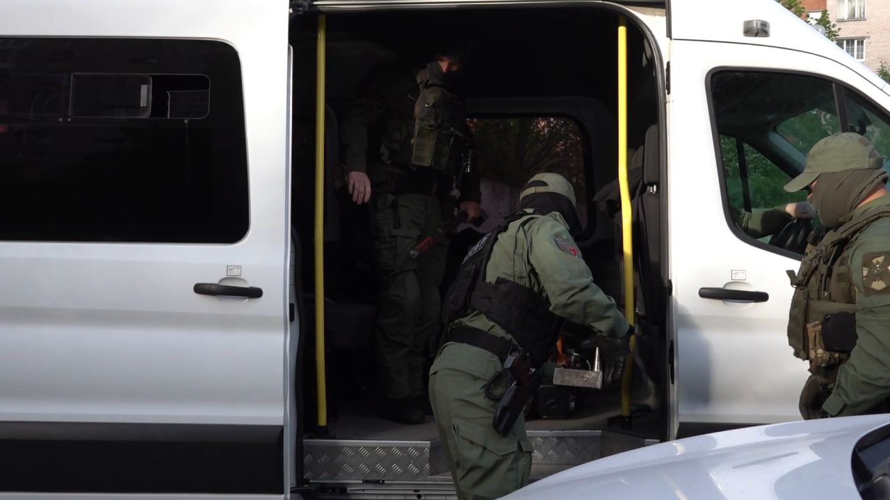 politsiya piter Стали известны эпичные подробности облавы ОМОН на мигрантов на рынке в Москве