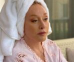 pugacheva posle dusha e1714608719165 Лицо Пугачевой затерли при показе фильма "Ледокол", а афишу группы "ДДТ" - в "Брате-2"