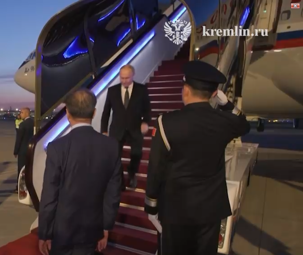putin v pekine 1 e1715818898883 В Кремле рассказали, на каком люксовом авто Путин ездит по Китаю