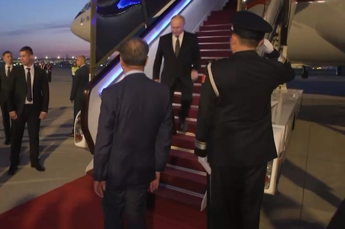 putin v pekine e1718837465328 «Приняли как дорогого гостя»: во Вьетнаме Путину расстелили красную ковровую дорожку у трапа