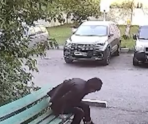 pyanyy muzhik e1717181708591 В Башкирии мужчина упал из окна 5-го этажа на лавку, полежал и пошел опохмеляться