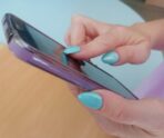 telefon v rukah devushki 2 Искусственный интеллект укажет жителям Мордовии на телефонных мошенников