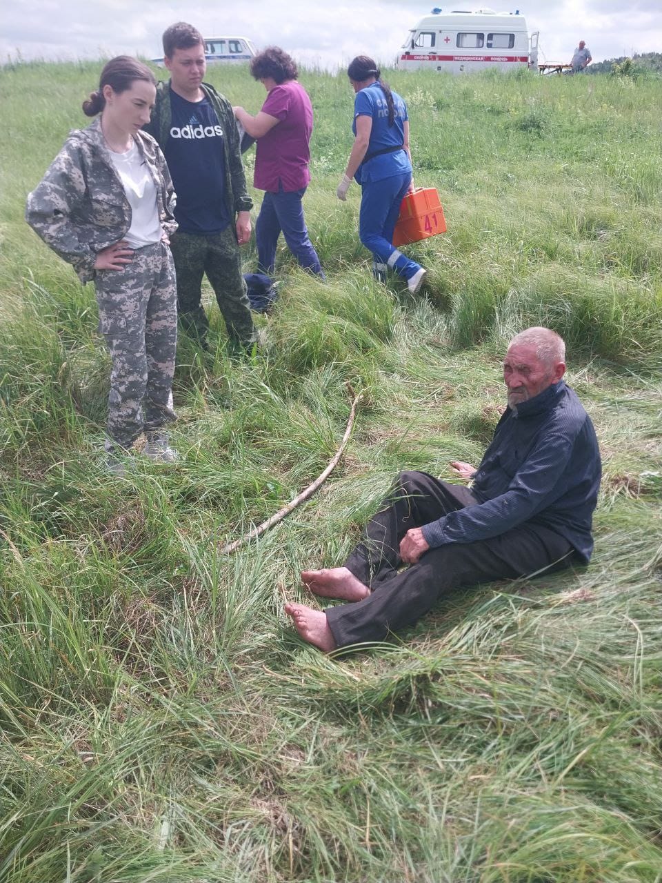 1718361745133 Спустя 4 дня пропавшего в Мордовии пенсионера нашли лежащим в траве