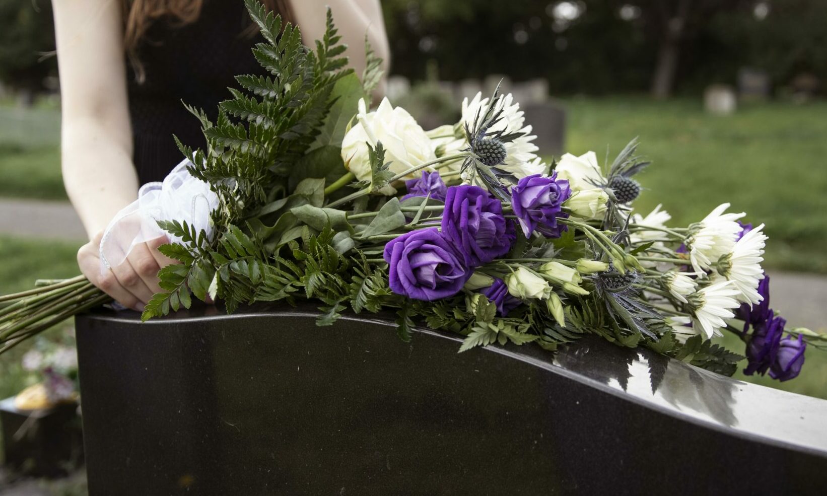 close up woman visiting grave loved one scaled e1719781092873 Стали известны причины смерти легендарного российского рок-музыканта
