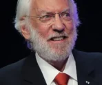 donald sazerlend Сын звезды Голливуда сообщил о смерти отца-обладателя «Оскара» из «Голодных игр»