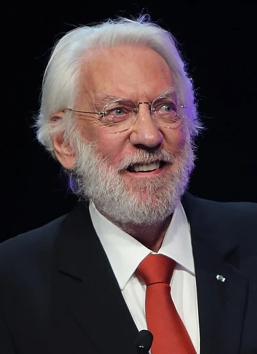donald sazerlend Сын звезды Голливуда сообщил о смерти отца-обладателя «Оскара» из «Голодных игр»