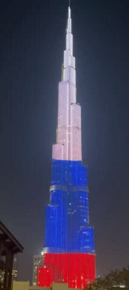 dubay flag rossii e1718232058103 Стало известно, почему небоскреб в Дубае окрасили в цвета российского флага